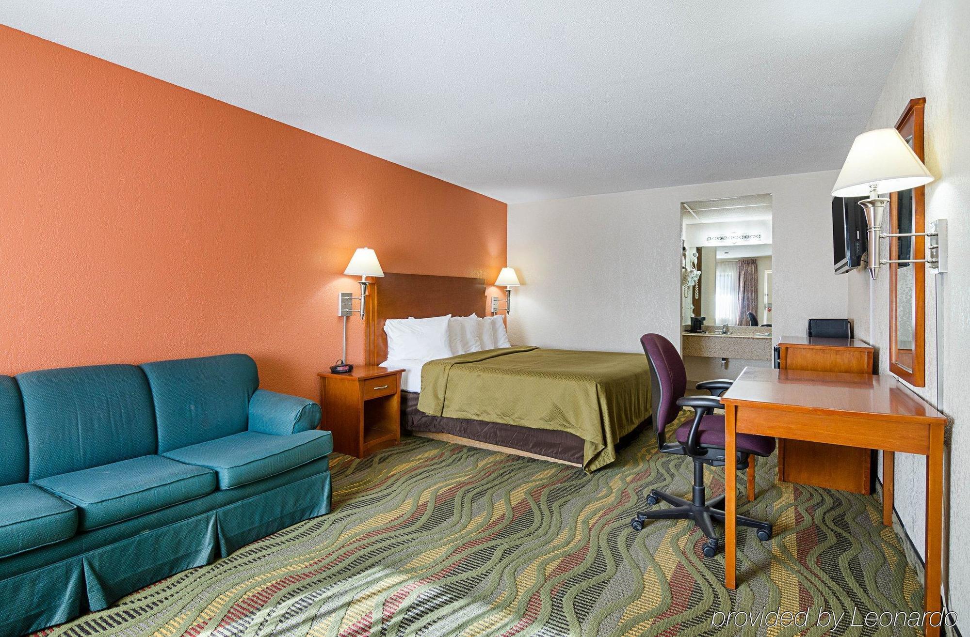 Econo Lodge Mcpherson Екстериор снимка