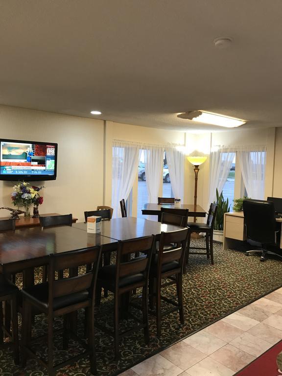 Econo Lodge Mcpherson Екстериор снимка