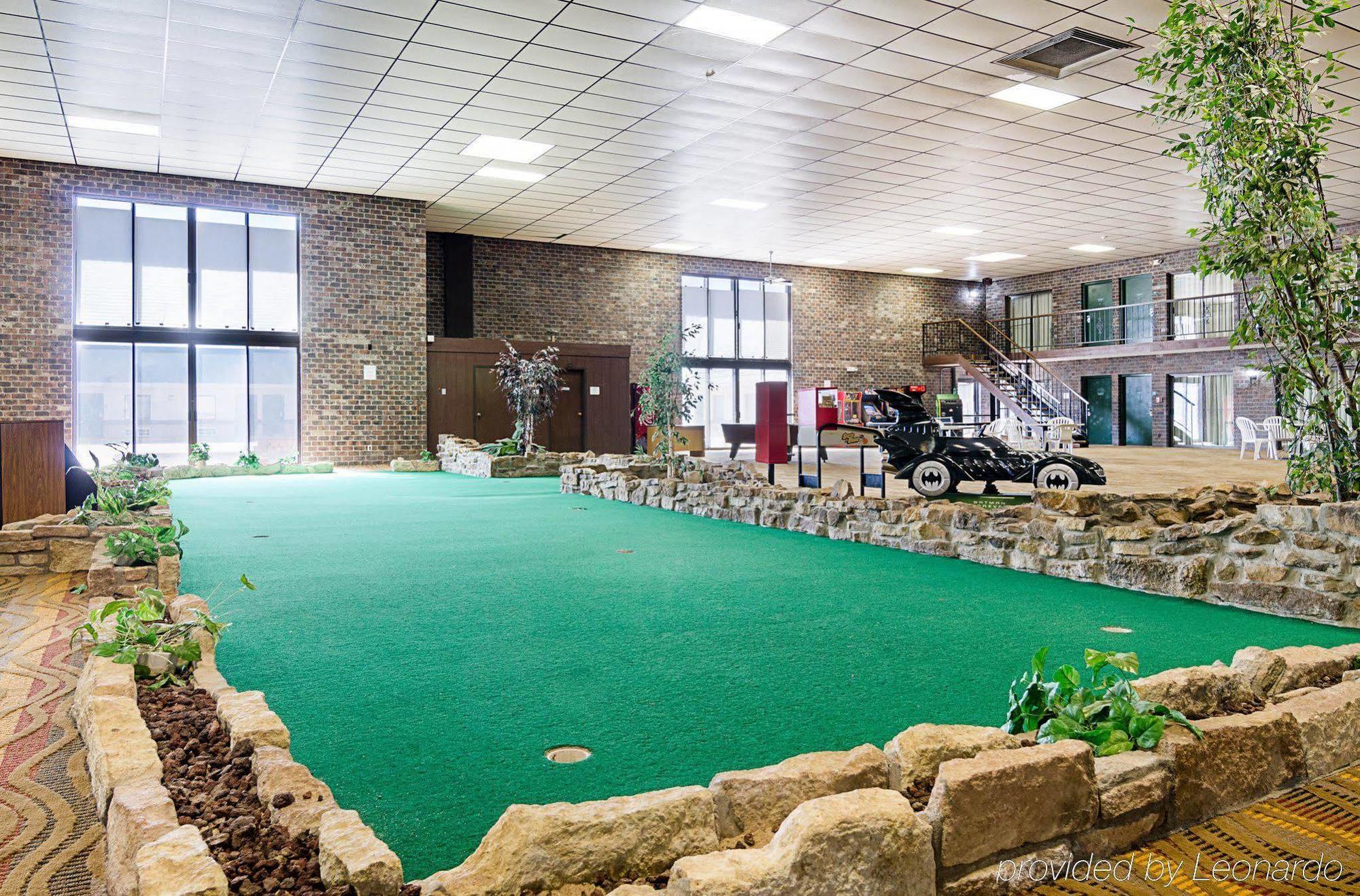 Econo Lodge Mcpherson Екстериор снимка