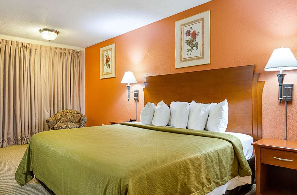 Econo Lodge Mcpherson Стая снимка